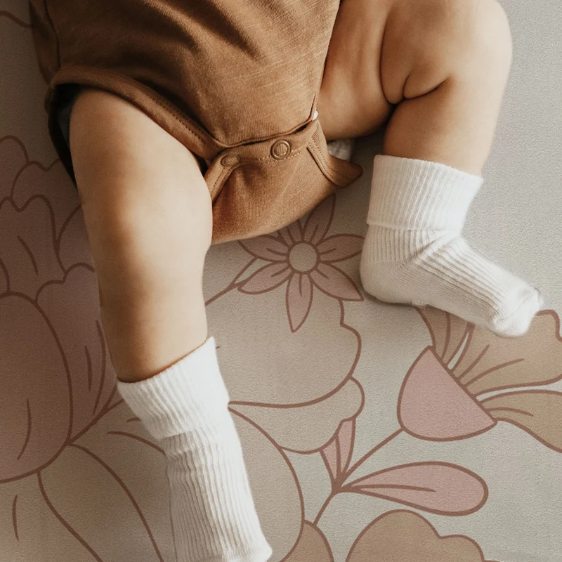 Tapis enfant à fleurs rétro - Plusieurs tailles disponibles - Prénom personnalisable