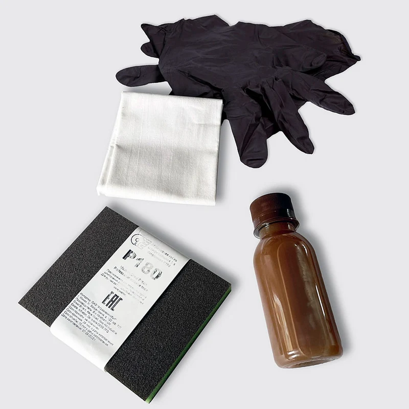 Kit avec huile pour l'entretien des meubles en bois massif