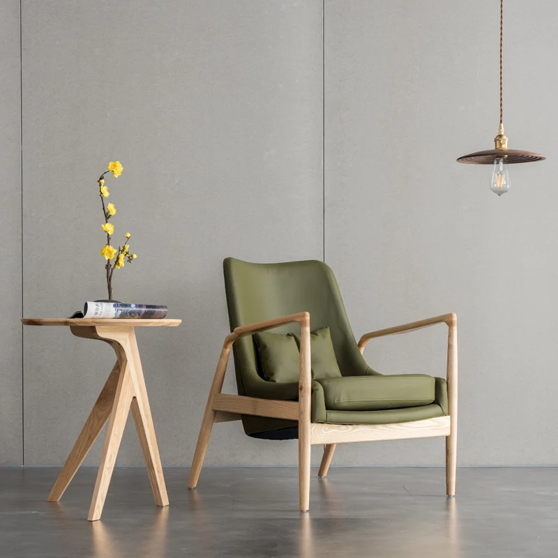 Fauteuil Taikoch en cuir synthétique et bois massif