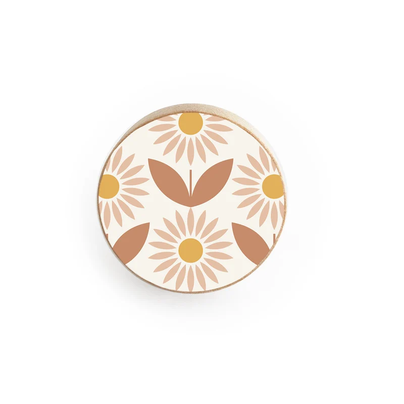 Poignée de porte en bois avec motif Daisy Reverie en relief