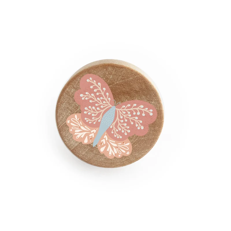 Bouton en bois avec motif de papillon en relief - Plus de modèles disponibles