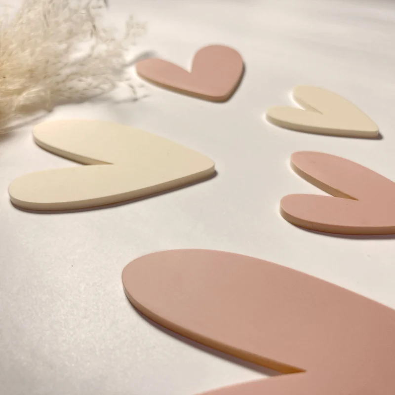 Décoration murale Petits Coeurs en Acrylique - Plusieurs coloris disponibles