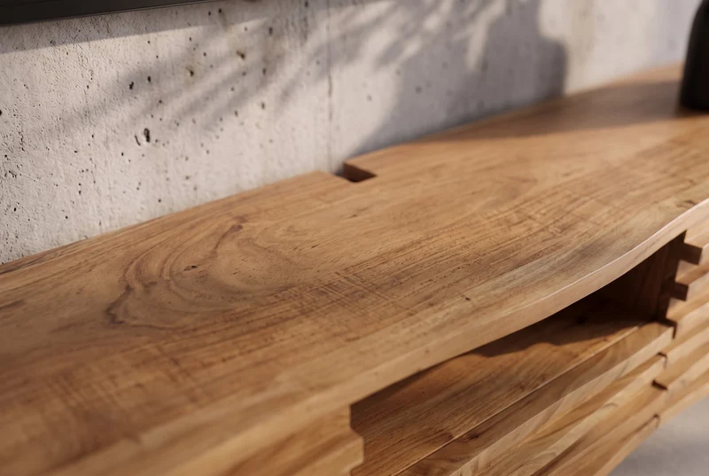 Meuble TV suspendu RELIEF 200 cm en bois d’acacia massif naturel avec une façade élaborée
