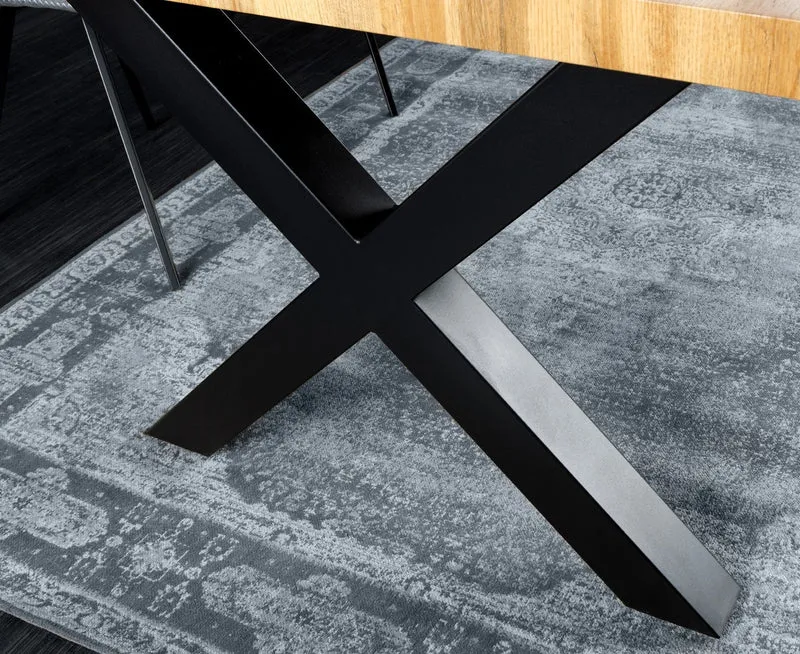 Table à manger industrielle WILD 200 cm design chêne sauvage marron bord d'arbre cadre en X noir
