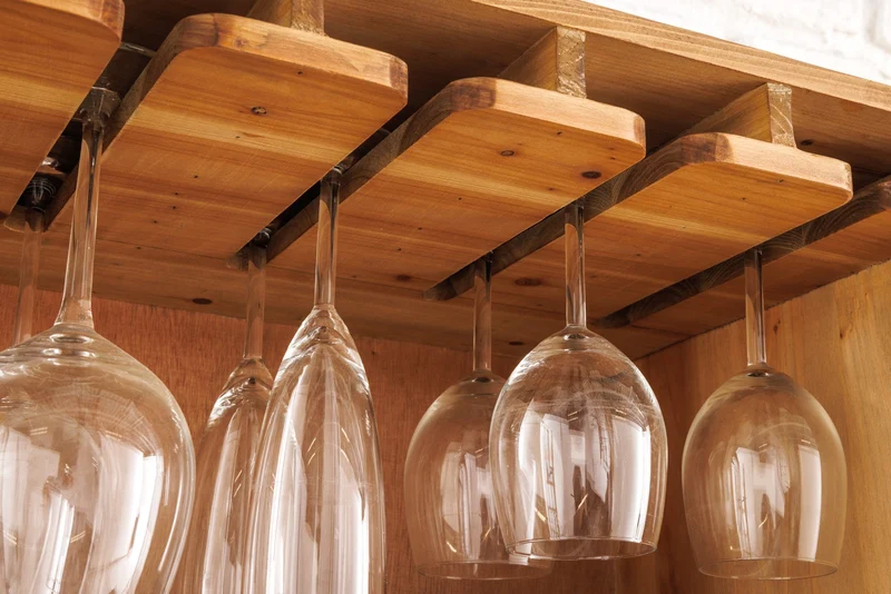 Vitrine solide SEVEN SEAS 150cm pin naturel portes industrielles meuble de bar en métal