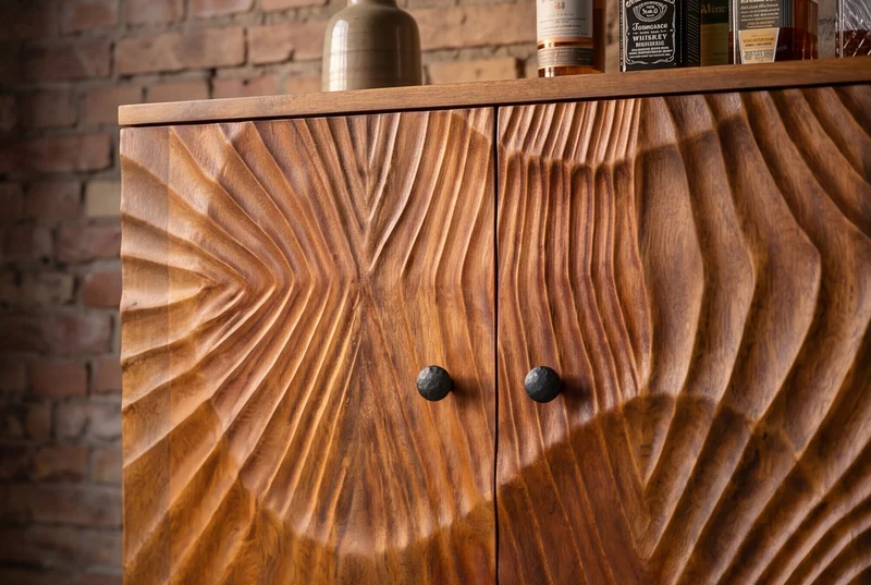 Meuble bar massif SCORPION 141cm en bois de manguier marron avec sculptures 3D élaborées