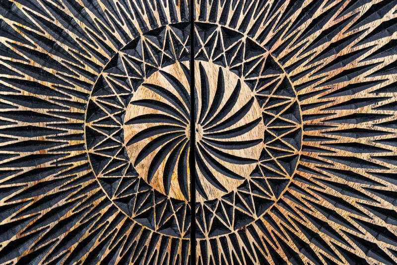 Buffet haut design ILLUSION 120cm en bois de manguier massif noir avec sculptures 3D structure en métal fer doré