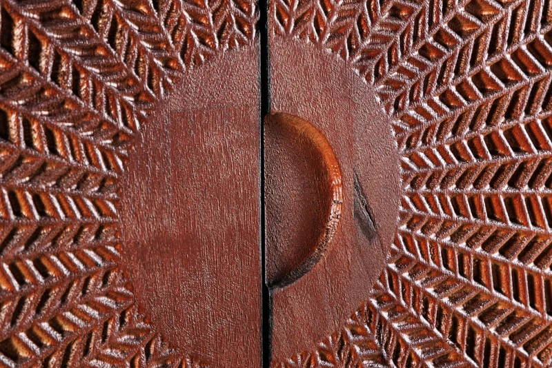 Buffet haut massif MANDALA 120cm en bois de manguier avec sculptures 3D pieds noir doré
