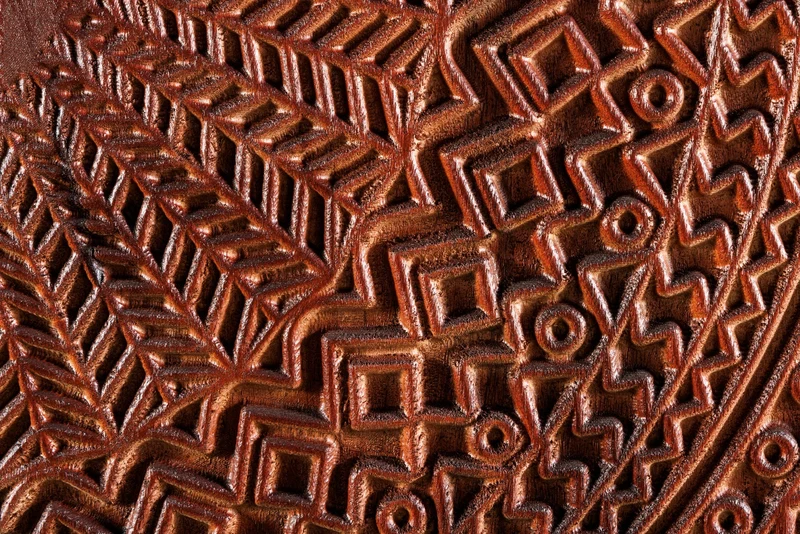 Buffet haut massif MANDALA 120cm en bois de manguier avec sculptures 3D pieds noir doré