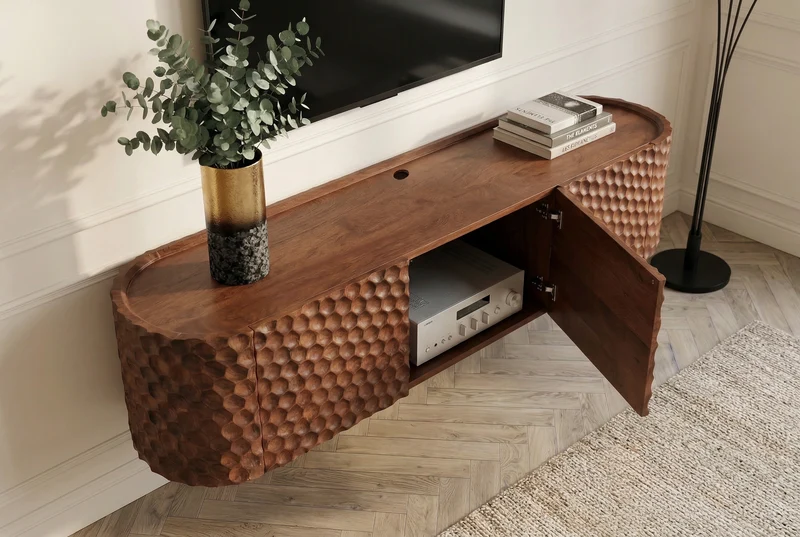 Meuble TV suspendu ADLON 160cm en manguier marron, façade 3D massive en structure nid d’abeille