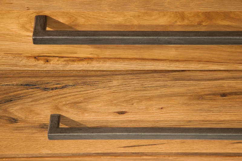 Buffet en bois massif THOR 200 cm avec tiroirs chêne sauvage naturel métal huilé noir