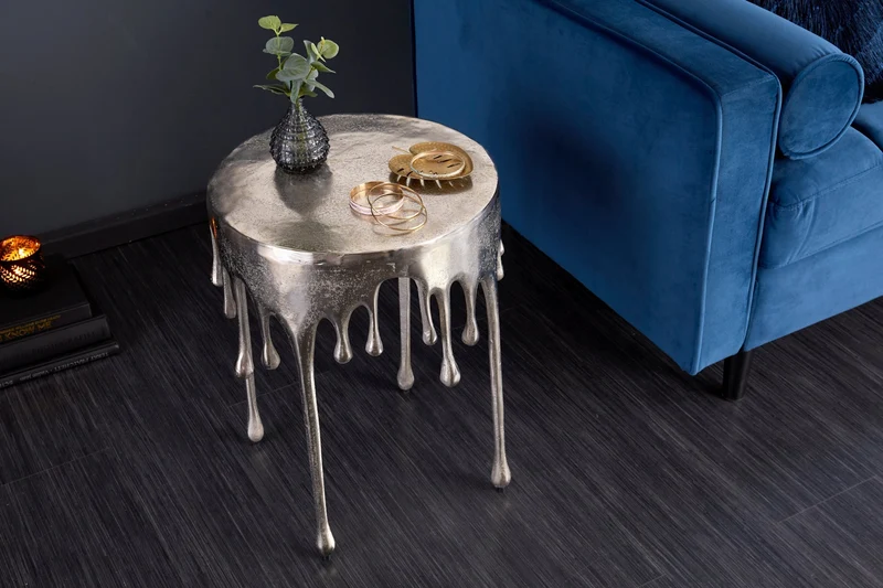 Table d’appoint extravagante LIQUID LINE 50cm argent design larme métal aluminium ronde