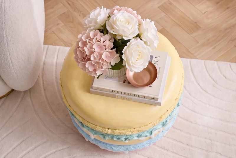 Table d’appoint extraordinaire MACARONS 50cm jaune rose en fibre de verre ronde fait main