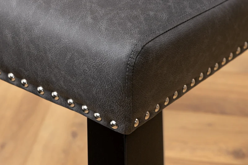 Lot de 2x chaises Chesterfield CASTLE simili cuir noir rivets décoratifs en bois d'hévéa