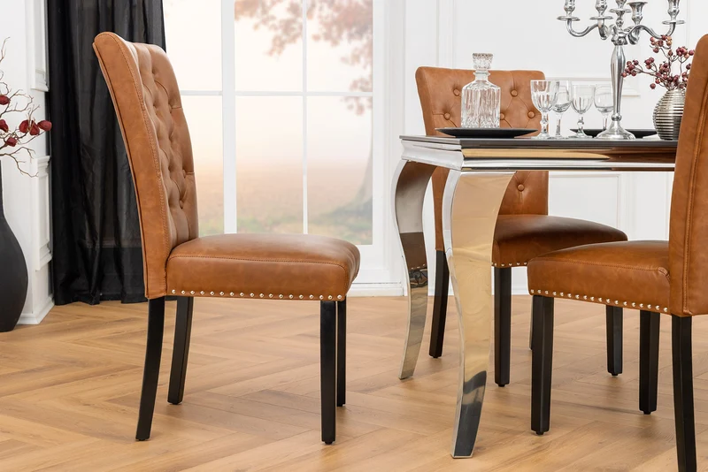 Lot de 2x chaises Chesterfield CASTLE en similicuir marron et bois d'hévéa noir avec rivets décoratifs