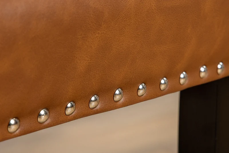Lot de 2x chaises Chesterfield CASTLE en similicuir marron et bois d'hévéa noir avec rivets décoratifs