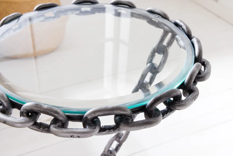 Table d'appoint design CHAINS 35 cm en métal argenté fait main, plateau rond en verre, cadre en chaîne