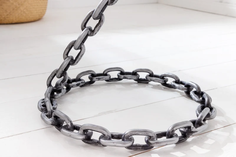 Table d'appoint design CHAINS 35 cm en métal argenté fait main, plateau rond en verre, cadre en chaîne