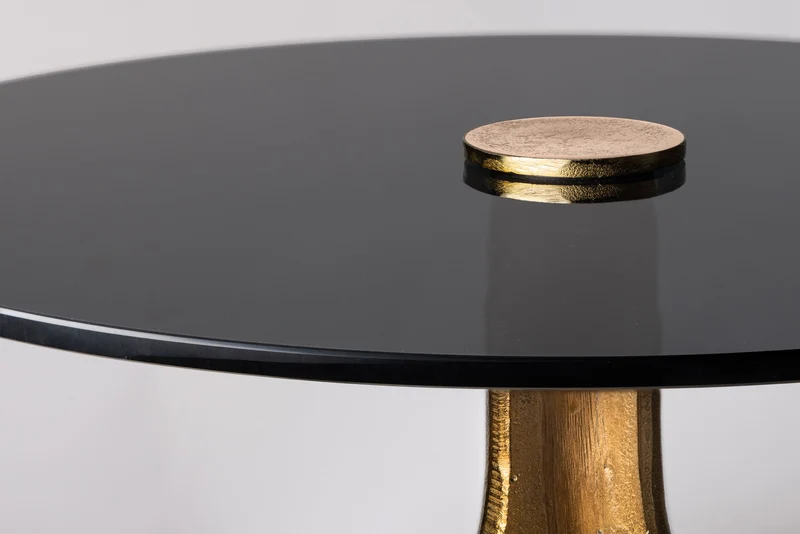 Table d'appoint ronde ABSTRACT 60cm laiton pieds métal doré verre noir fait main