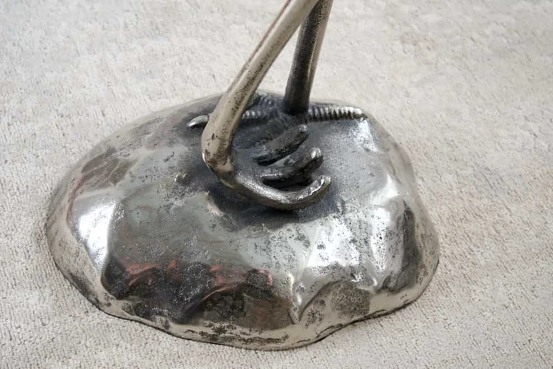 Table d'appoint ronde WILDLIFE HERON 90cm métal argenté verre sculpture héron fait main