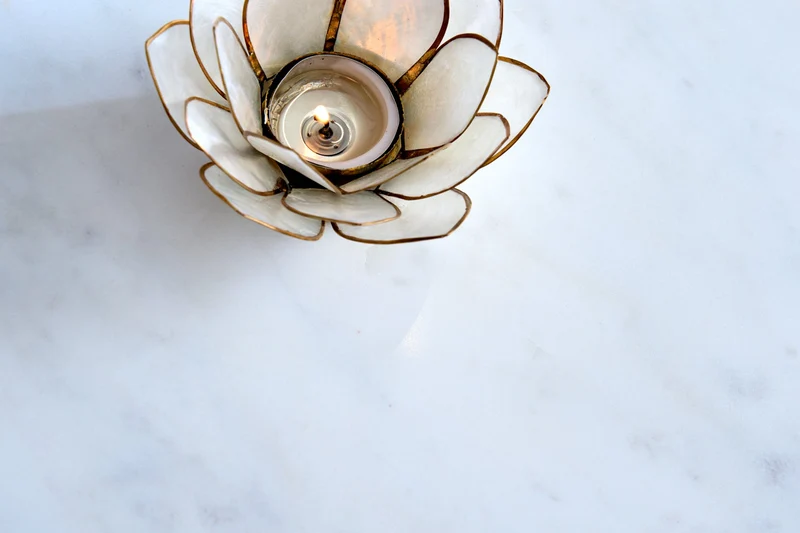 Table d'appoint ronde ELEGANCE 60cm or blanc marbre antique métal aluminium fait main