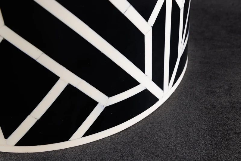 Table d'appoint ronde en marqueterie d'os HARMONY NATURE 45 cm, noire et blanche, fabriquée à la main