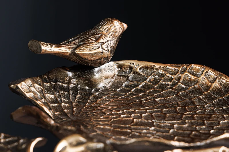 Table d'appoint intérieure et extérieure BIRDS 65 cm en laiton antique, design feuille, sculpture d'oiseau résistante aux intempéries