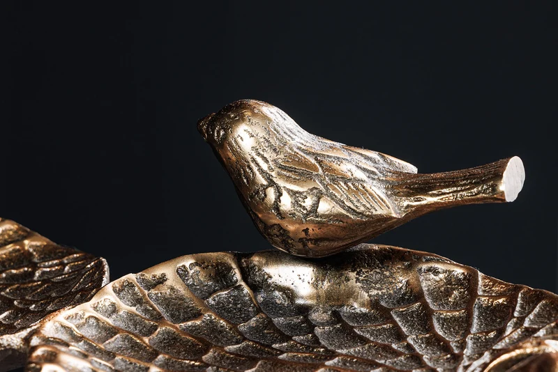 Table d'appoint intérieure et extérieure BIRDS 65 cm en laiton antique, design feuille, sculpture d'oiseau résistante aux intempéries