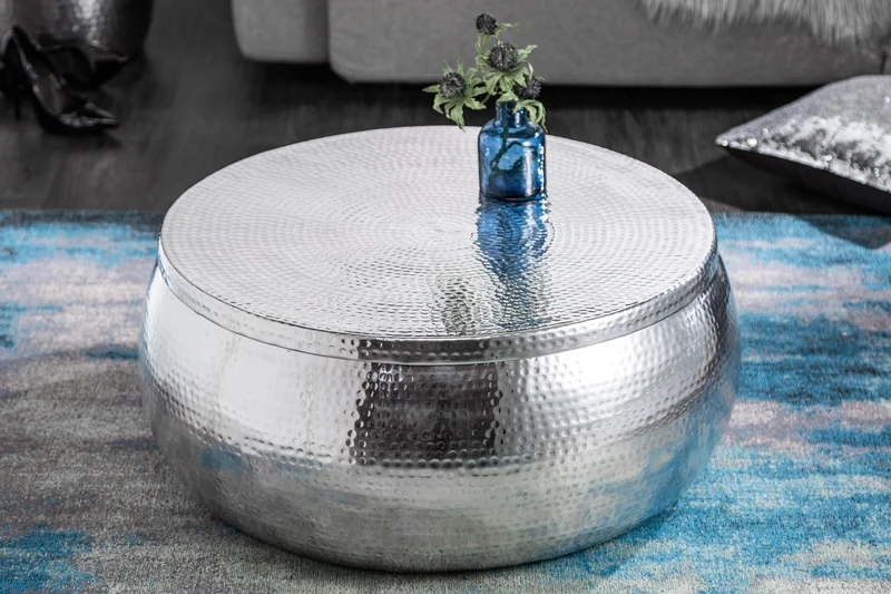Table basse ronde ORIENT STORAGE 70cm en métal argenté avec rangement martelé design fait main