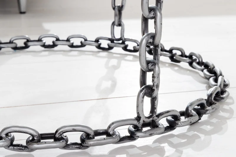 Table basse design CHAINS 65cm en métal argenté fait main, plateau rond en verre, cadre en chaîne