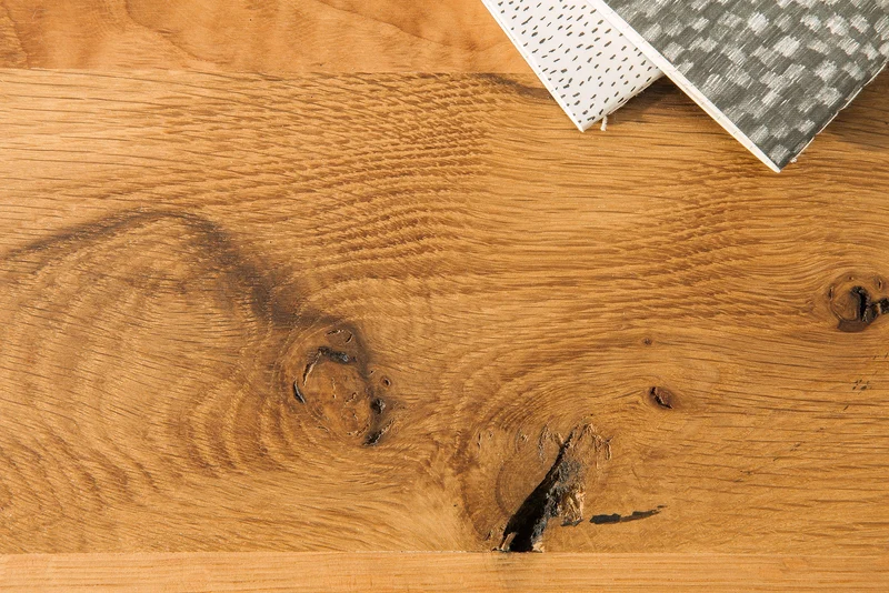 Table à manger en bois massif THOR 200cm chêne sauvage naturel huilé gris structure en X métal design industriel