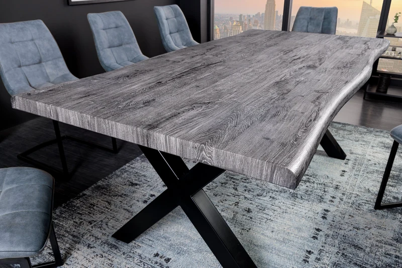 Table à manger industrielle WILD 180cm chêne sauvage gris cérusé design bord d'arbre cadre en X noir