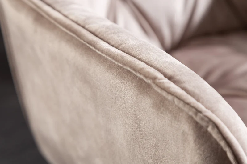 Chaise design MILANO velours beige champagne avec accoudoir tapissée pieds métal noir