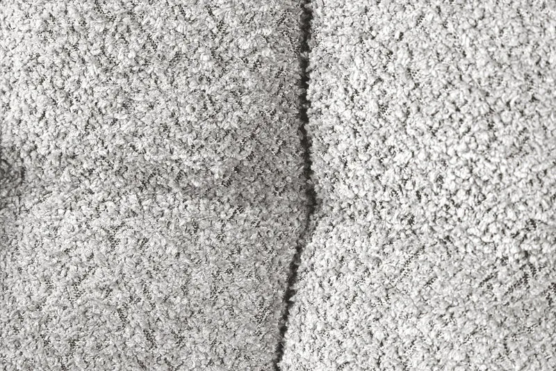 Lot de 2x chaises pivotante PAPILLON en bouclé gris avec accoudoirs, structure en métal noir