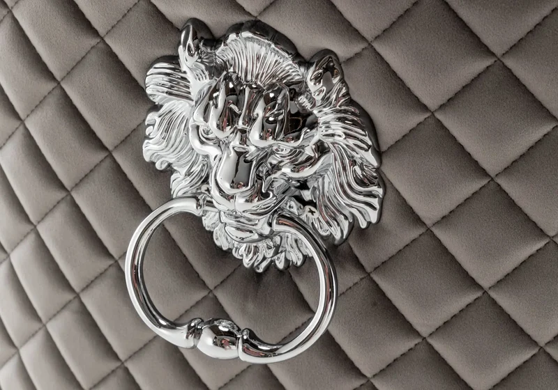 Chaise capitonnée velours anthracite tête de lion argent - Lion x2