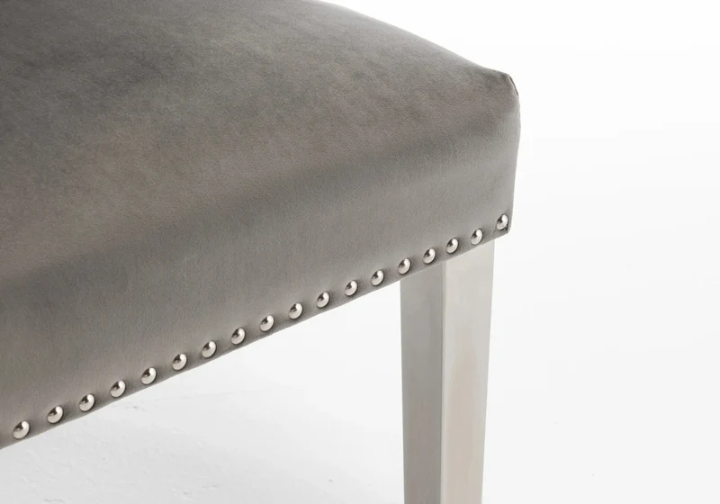 Chaise capitonnée velours anthracite tête de lion argent - Lion x2