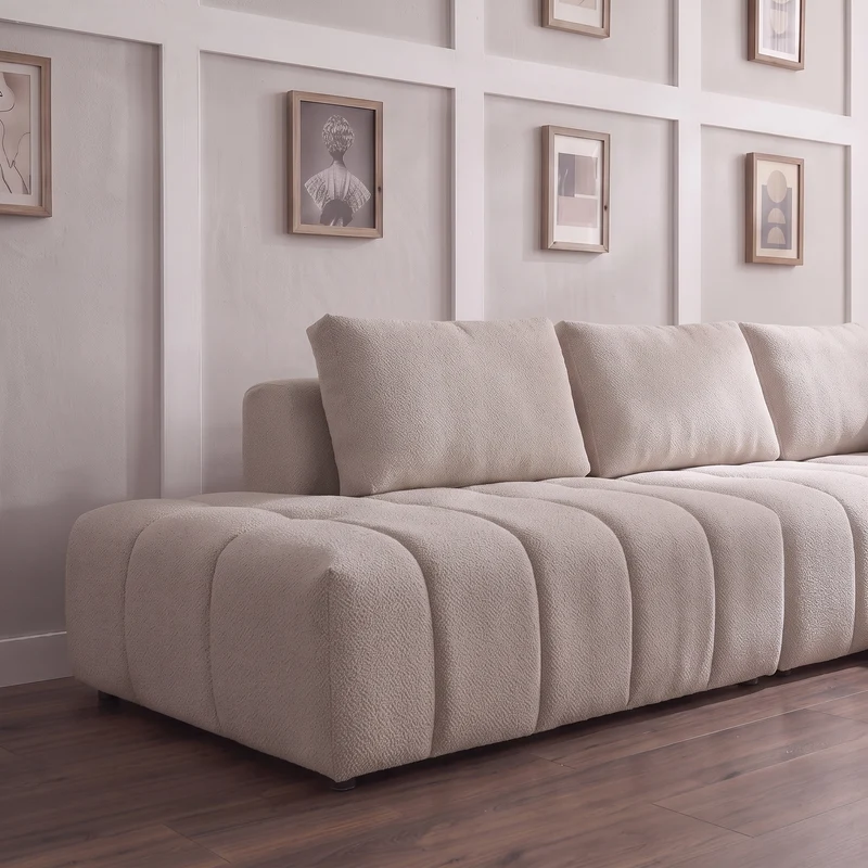 Canapé d’angle Liyah 295x295 cm en laine rasée beige crème – Grand canapé design moderne et confortable
