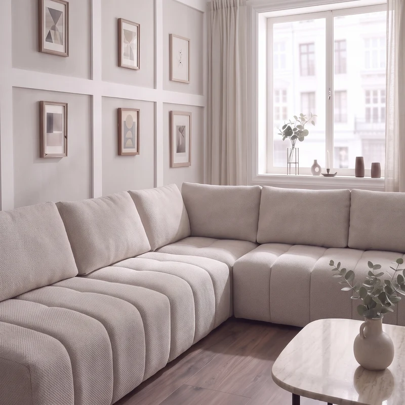 Canapé d’angle Liyah 295x295 cm en laine rasée beige crème – Grand canapé design moderne et confortable