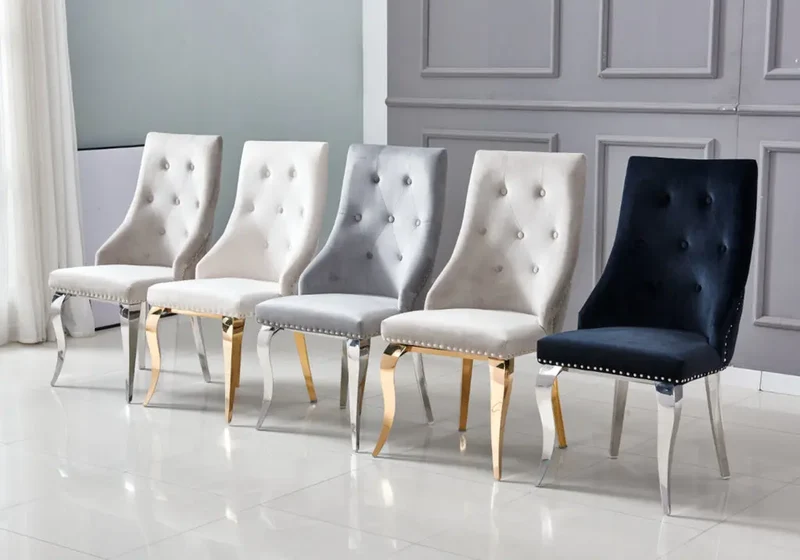 Chaises cloutées en velours noir et anneau argenté - Lara x4