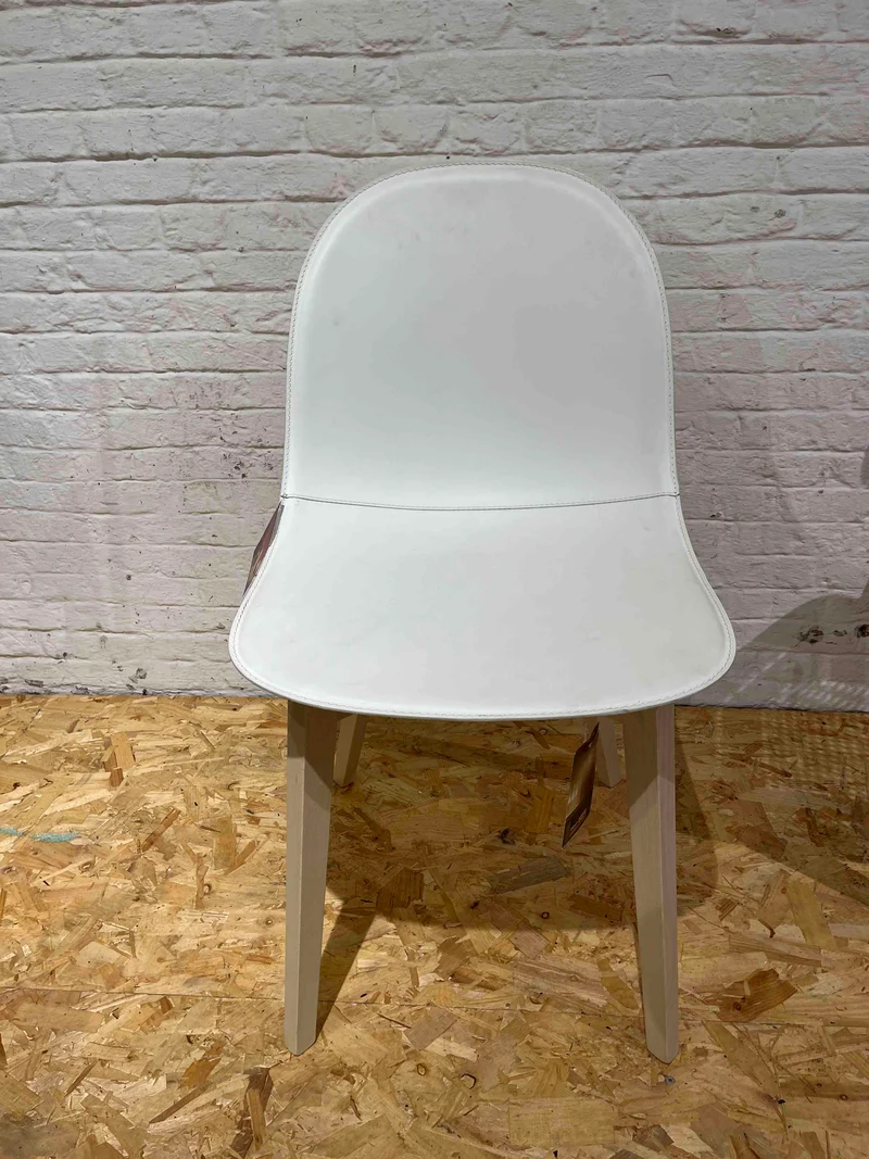 Chaise Connubia - Academy White (Modèle d'exposition)