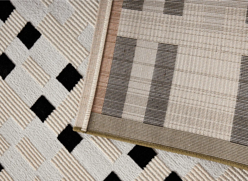 Tapis blanc à motifs noirs, verts et orange 160 x 230 cm ELINN