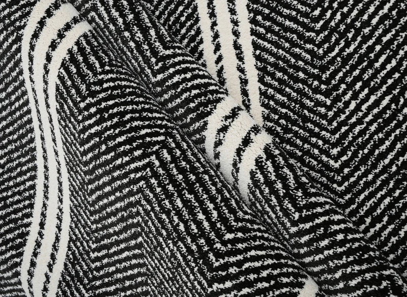 Tapis noir à motifs chevrons blancs 200 x 290 cm AIDA
