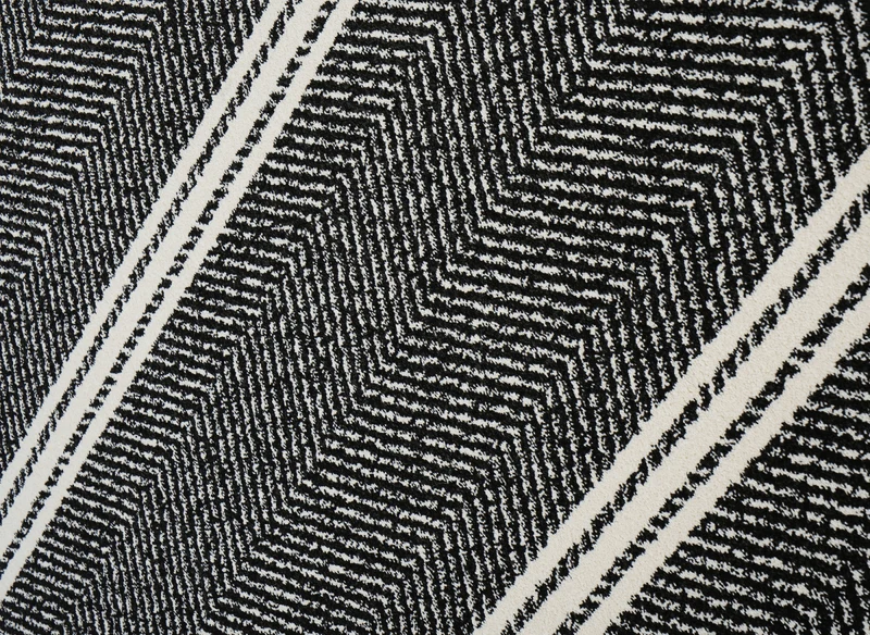 Tapis noir à motifs chevrons blancs 200 x 290 cm AIDA