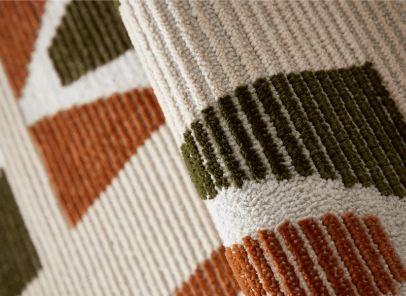 Tapis beige à motifs géométriques verts et terracotta 200 x 290 cm IONA