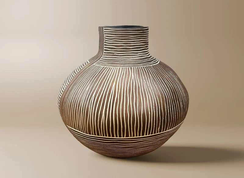 Vase ethnique en polyrésine bois et blanc H26 cm AKIRA