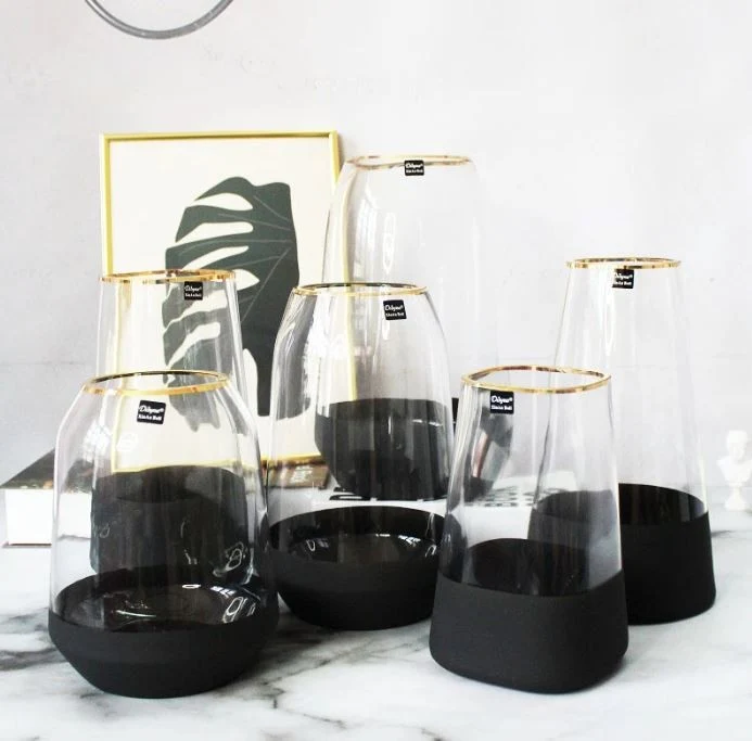Vase en verre avec fond noir et bordure dorée, D11xH25CM