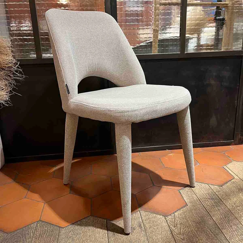 CHAISE HOLY
