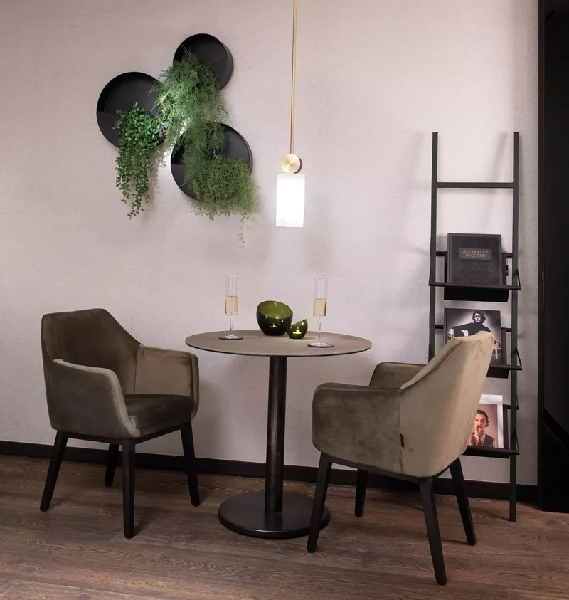 Table - Bari